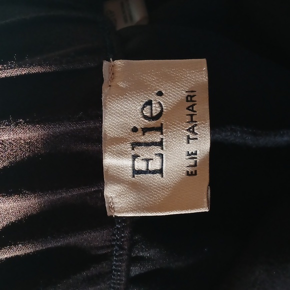 Elie. TAHARI black sweat suit. Includes top and bottoms. XS/TP - Picture 5 of 6